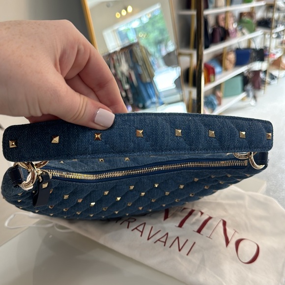 VALENTINO GARAVANI
Small Rockstud Spike Hobo Bag - Picture 9 of 16